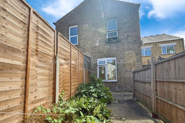 West Street, Southend On Sea 2 bed flat for sale