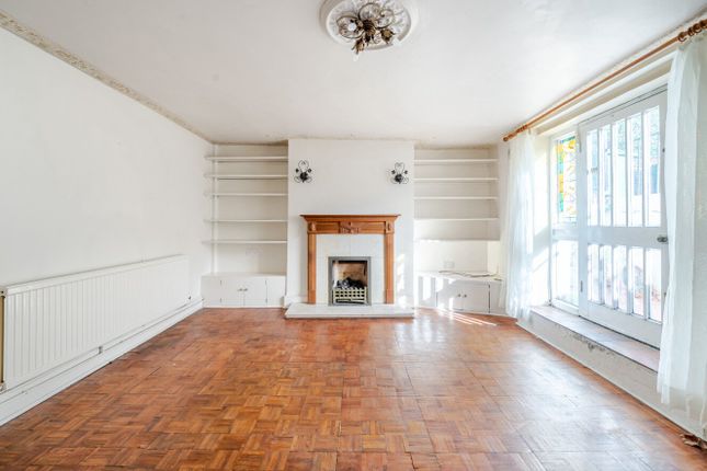 Grosvenor Terrace, London, SE5 2 bed flat for sale