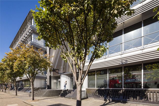Staines Road, Hounslow TW3 1 bed apartment for sale