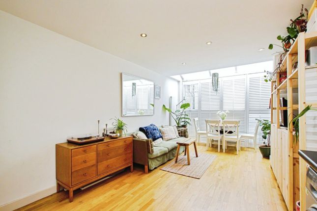 London E3 1 bed flat for sale