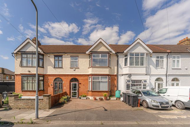 Kenilworth Gardens, Ilford, Essex, IG3 3 bed terraced house for sale