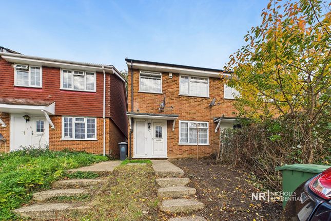 Drake Road, Chessington, Surrey. KT9 3 bed end of terrace house for sale