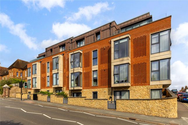 Denzil Road, Guildford, Surrey, GU2 2 bed apartment for sale