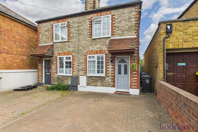 Fordwater Road, Chertsey, Surrey, KT16 2 bed semi