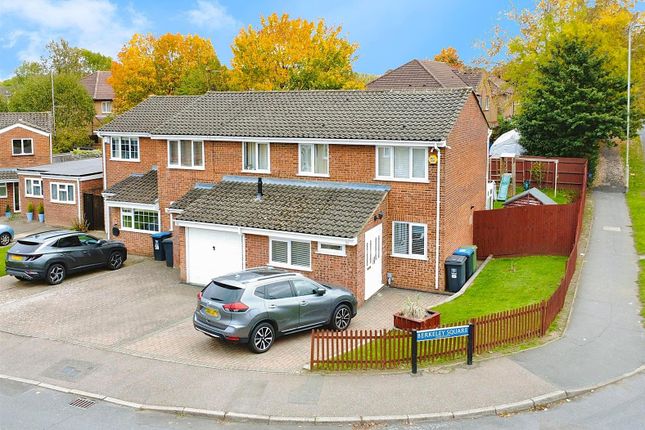 Berkeley Square, Hemel Hempstead HP2 4 bed end of terrace house for sale
