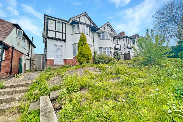 Stockingstone Road, Luton... 3 bed semi