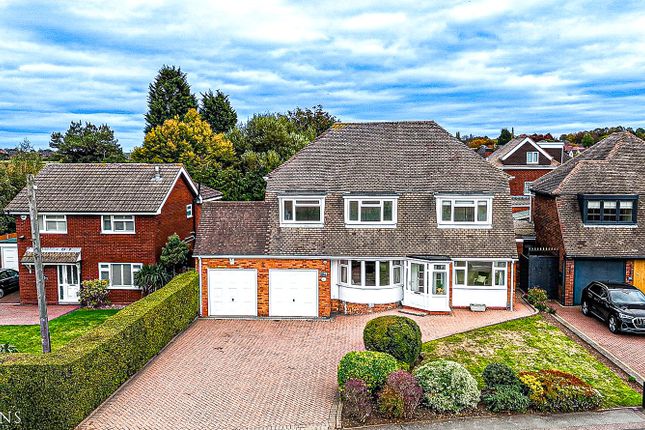 5 bed detached house