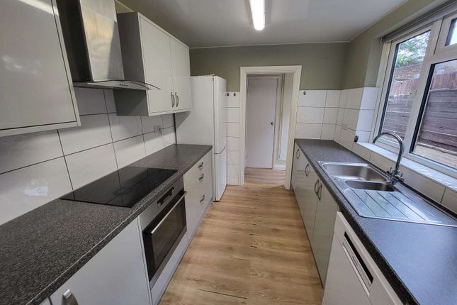 Luton LU1 4 bed terraced house for sale