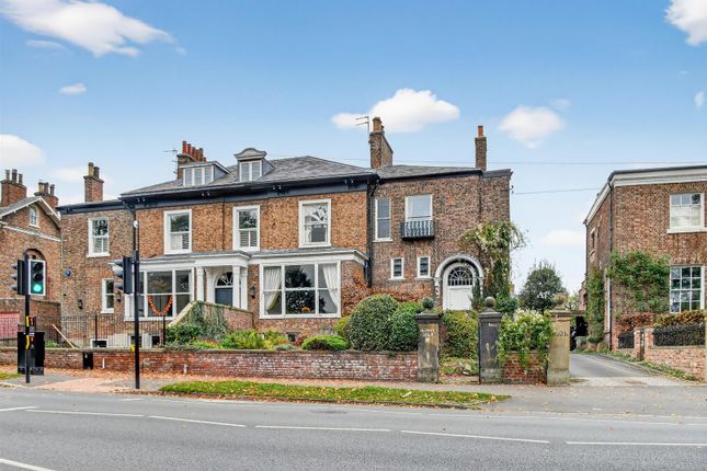 6 bedroom semi-detached house for sale