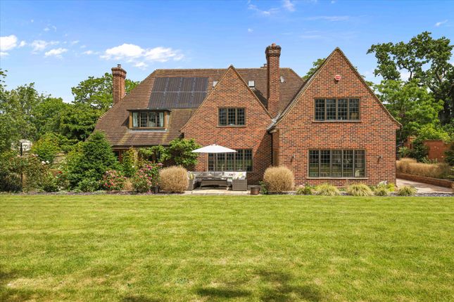 6 bedroom detached house for sale