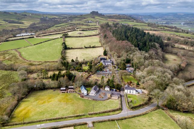 5 bed detached house