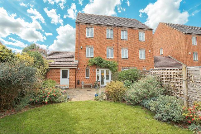 Kenny Drive, Carshalton Beeches SM5 3 bed semi