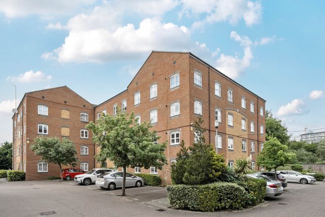 Otter Close, Stratford, London 2 bed apartment for sale