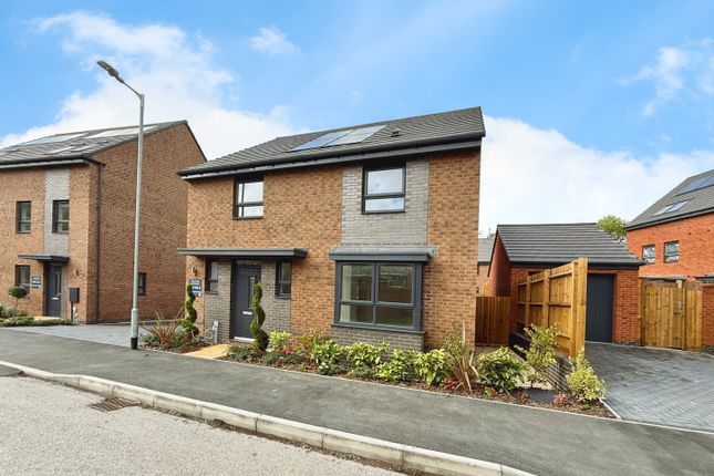 Otters Reach, Telford TF8 4 bed detached house for sale