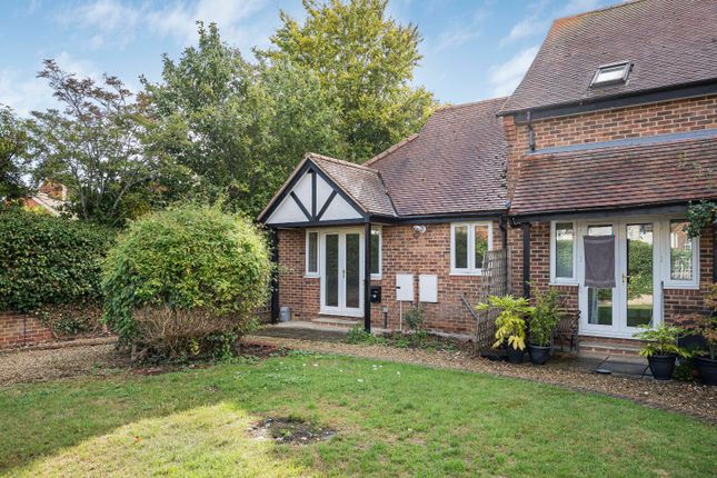 Park Court, Oxfordshire OX9 2 bed bungalow for sale