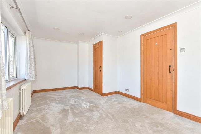 High Street, Hornchurch, Essex 2 bed duplex for sale