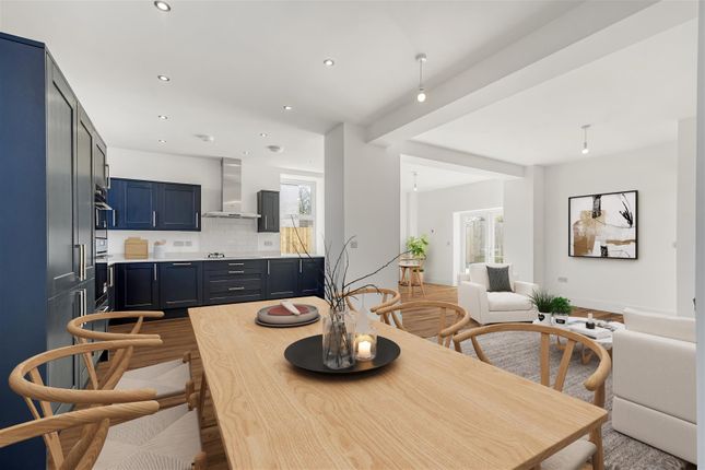 5 bedroom semi-detached house for sale