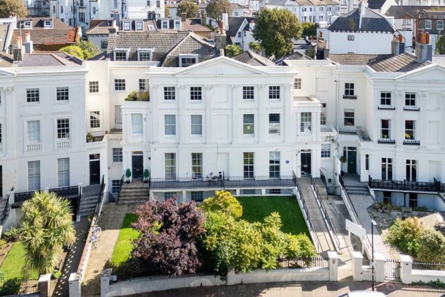 Montpelier Crescent, Brighton, BN1 2 bed flat for sale