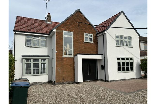 4 bed detached house