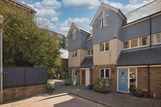 Wellesley Court, Ramsgate, Kent, CT11 3 bed terraced house for sale