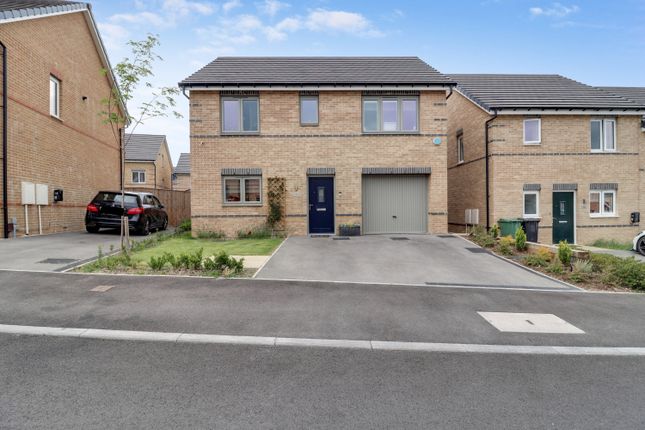 11 REDWING CLOSE, HUDDERSFIELD 4 bed detached house for sale
