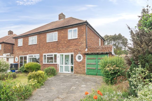 Queen Marys Drive, New Haw, KT15 3 bed semi