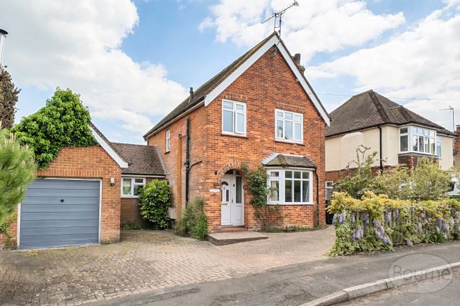 Queens Road, Alton, Hampshire, GU34 3 bed detached house for sale
