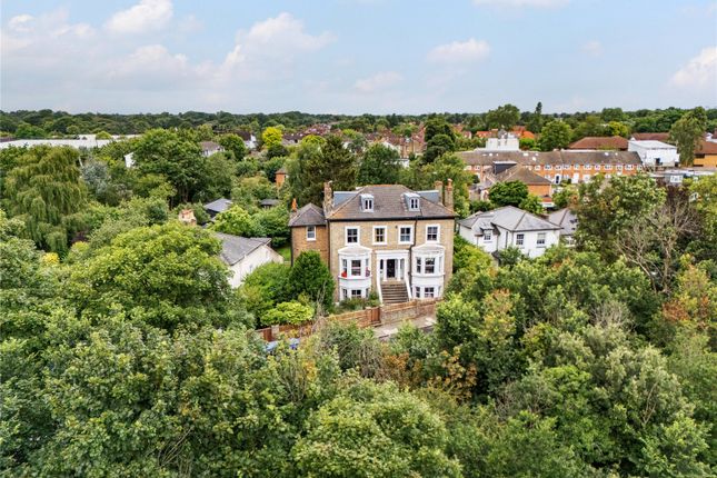 Stanley Road, Twickenham, TW2 3 bed maisonette for sale
