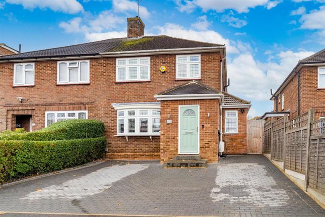 Masefield Avenue, Borehamwood WD6 3 bed semi