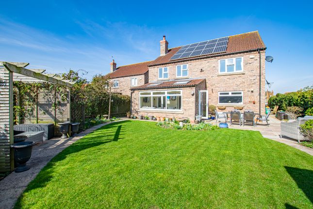 Riccall YO19 6 bed detached house for sale