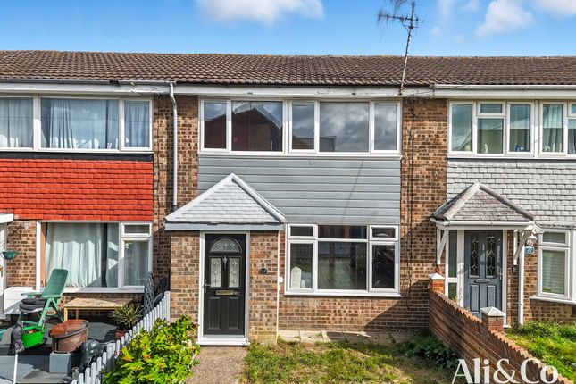 Deben, East Tilbury, Tilbury 3 bed terraced house for sale