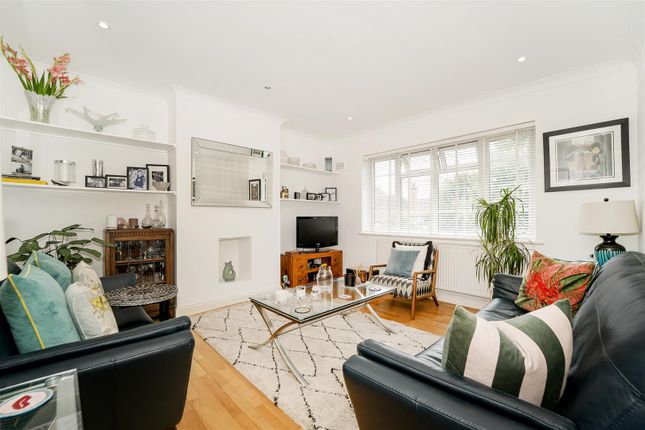 Holyoake Court, Ealing W5 2 bed flat for sale