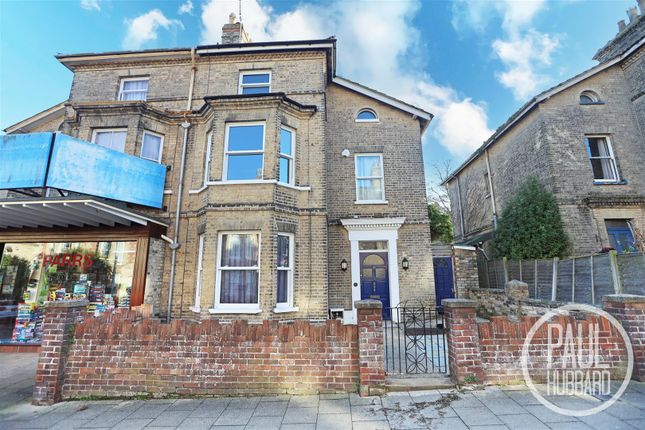 London Road South, Lowestoft, NR33 5 bed semi