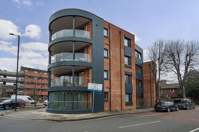 Rotherhithe New Road, London, SE16 2 bed flat for sale