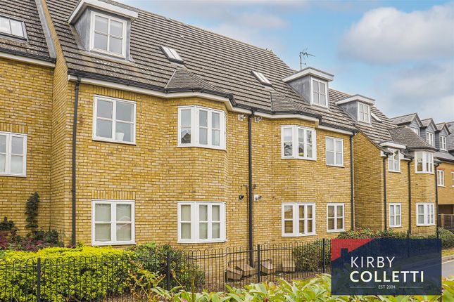 Brocket Court, Hoddesdon, Hertfordshire 2 bed flat for sale