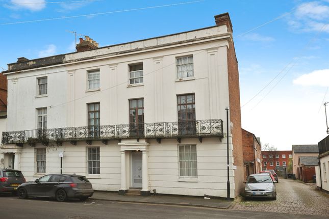 7 bedroom end of terrace house for sale