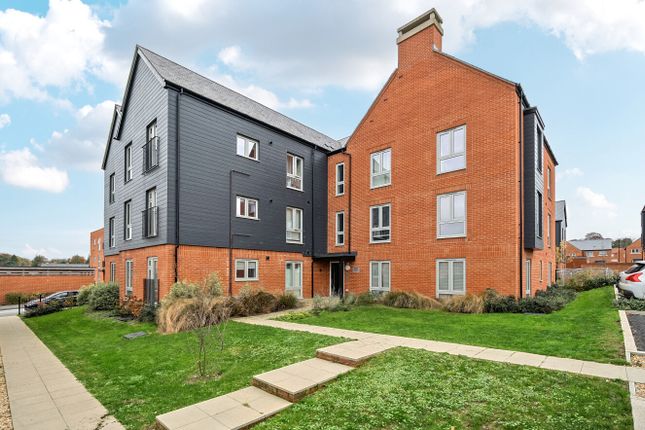Myler Close, Winchester, Hampshire, SO22 2 bed flat for sale