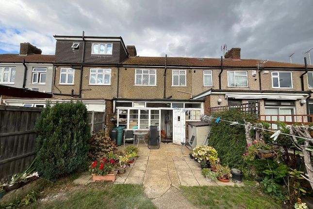 Rainham RM13 3 bed end of terrace house for sale