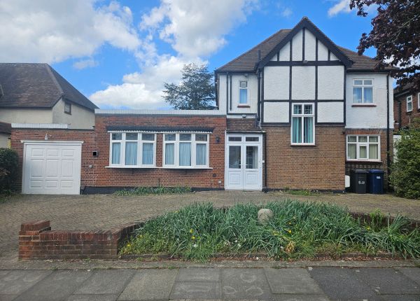 Woodcroft Avenue, Mill Hill, NW7 4 bed detached house for sale