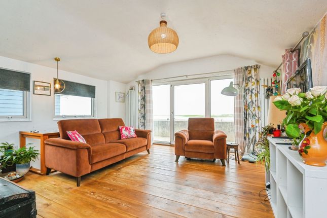 2 bedroom detached house for sale