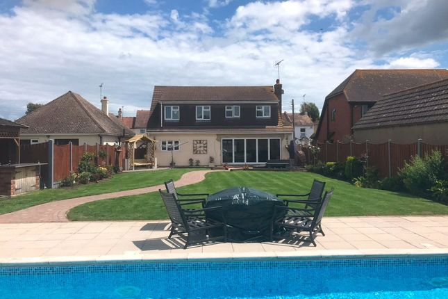 5 bed detached house