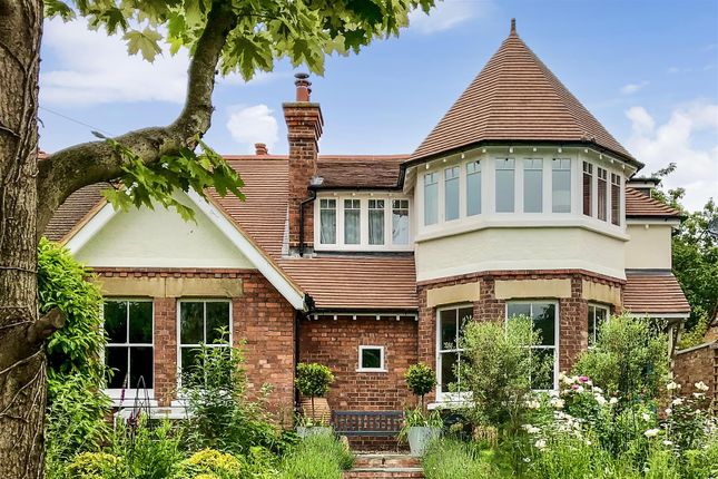 4 bed semi-detached house