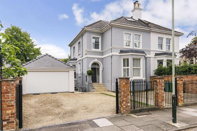 5 bedroom semi-detached house for sale
