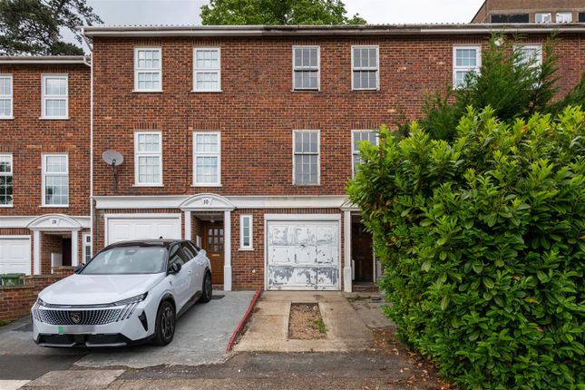 Furze Close, Redhill 3 bed townhouse for sale