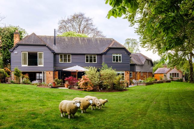 5 bed detached house