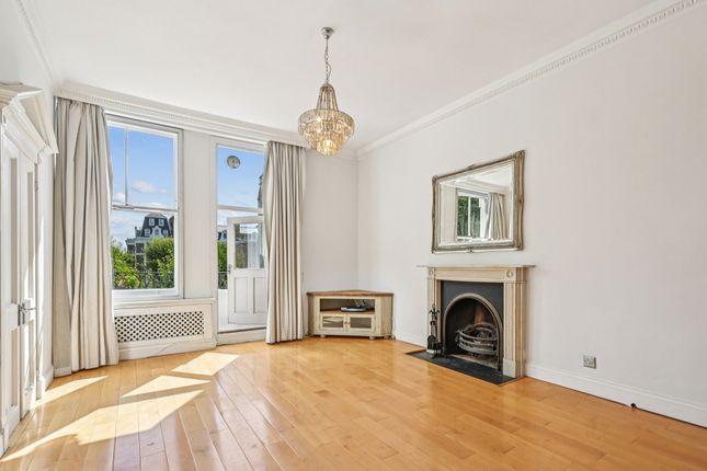Redcliffe Square, London, SW10 2 bed apartment for sale