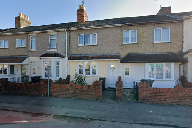 Cricklade Road, Gorse Hill, Swindon, SN2 3 bed terraced house for sale