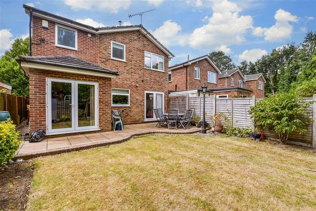4 bed link detached house