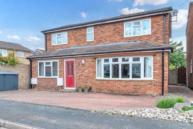 Cedar Close, Royston SG8 5 bed detached house for sale