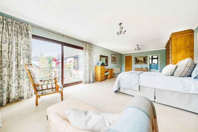 4 bed detached house